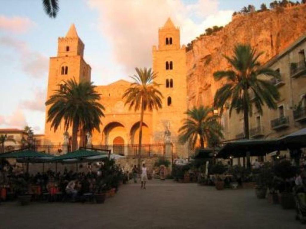 Casa Soraya, Dimora Tipica A 2 Passi Dal Duomo. Apartment เชฟาลู ภายนอก รูปภาพ